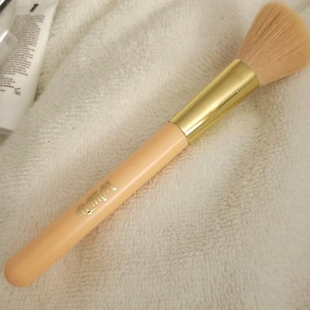 Alamar Cosmetics Cheek Perfecting Brush